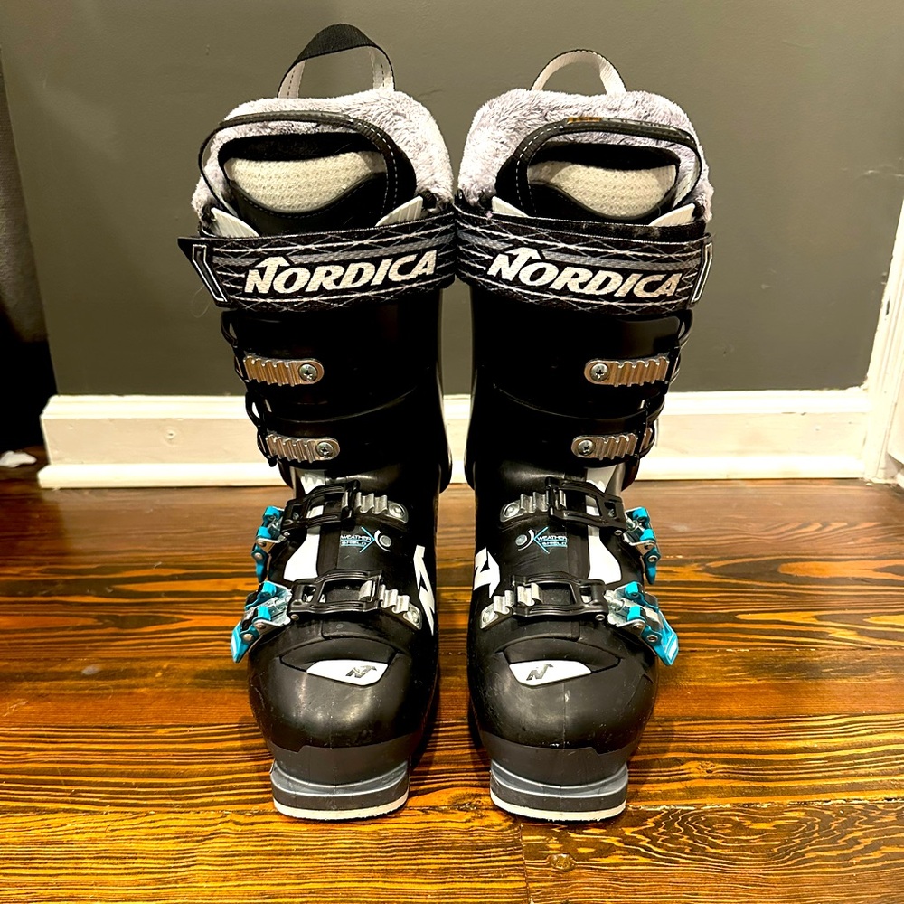 Great Cond. Womens Nordica Speedmachine 75 Ski Boots 26-26.5 (9-10) Adjust Calf